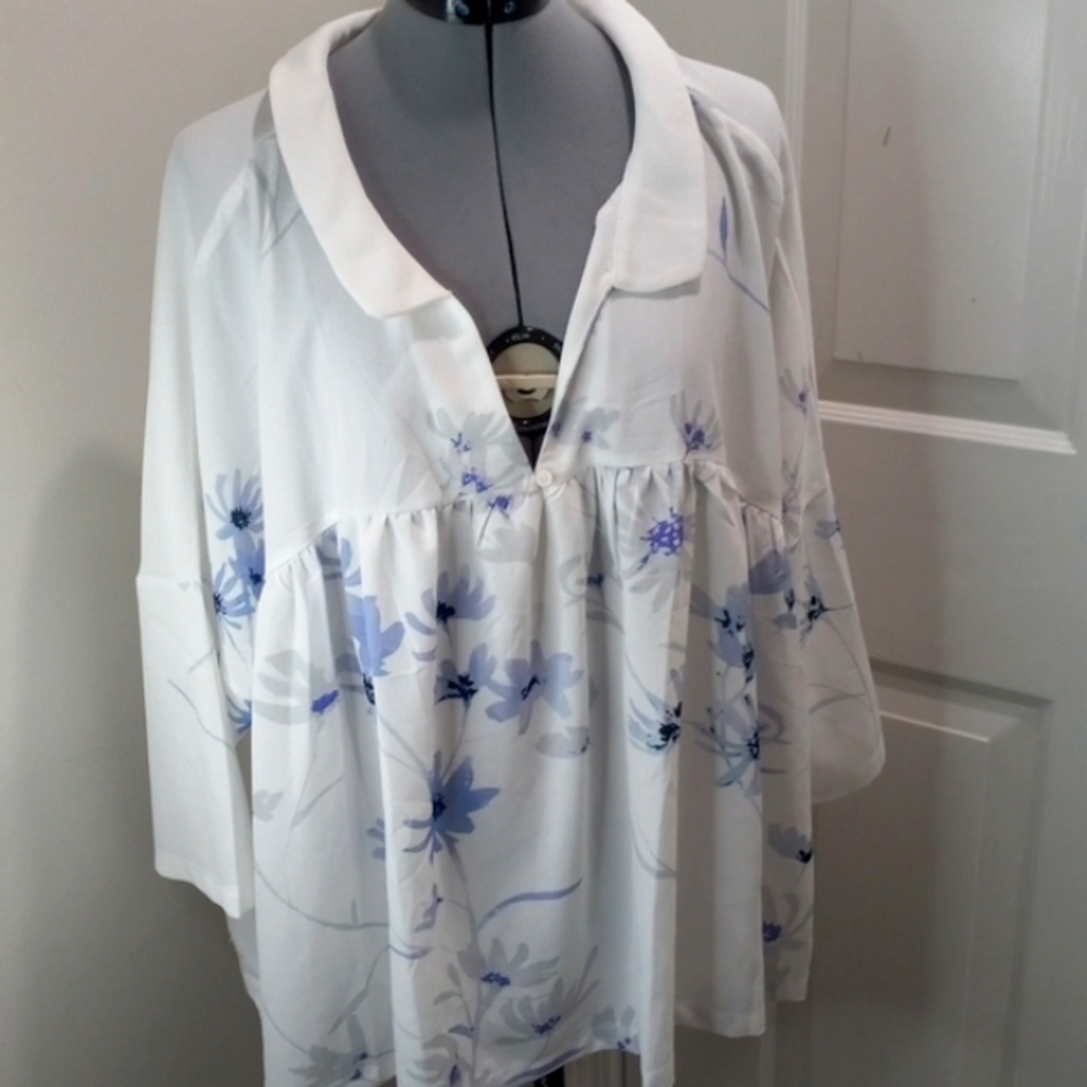 NWOT Just Fashion Now Spring Floral Top V Neck. Size Large - Picture 2 of 9